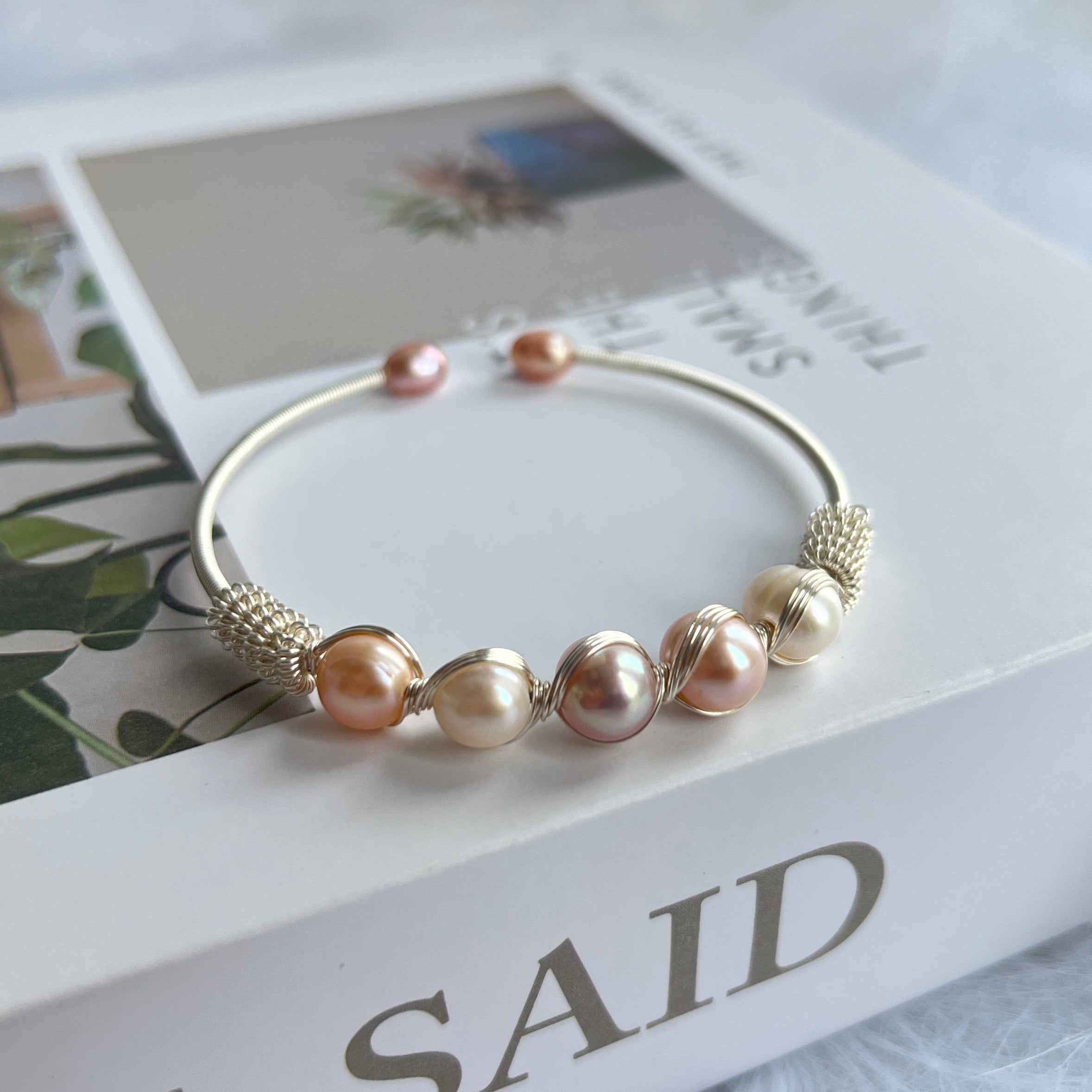 【Wire Wrapping Bangle】 Fresh Water Pearl Wire Wrapping Bangle